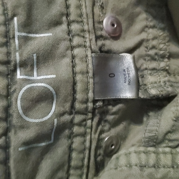 Loft brand soft Green Khaki pants Size 0 - Picture 6 of 6